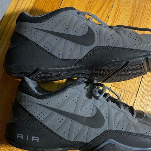 Men’s Nike’s - Picture 1 of 3